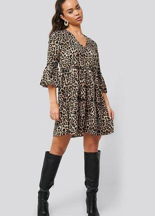 Леопардовое платье с клешеными рукавами na-kd