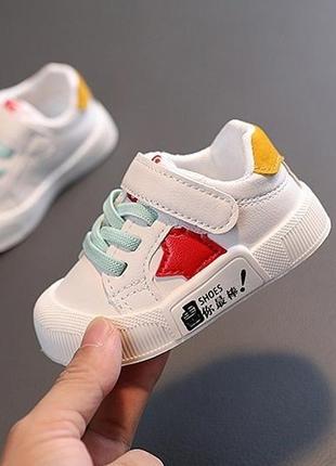 Дитячі кросівки для малюків