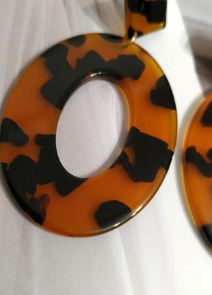 Серьги большие акриловые под янтарь леопардовые шарики пластиковые объемные овальные кольца