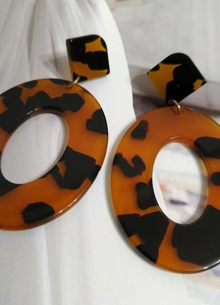 Серьги большие акриловые под янтарь леопардовые шарики пластиковые объемные овальные кольца