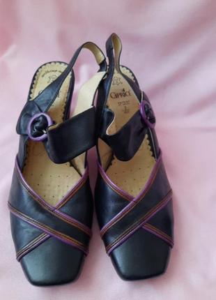 Фирменные кожаные сандалии босоножки туфли caprice p.40,5