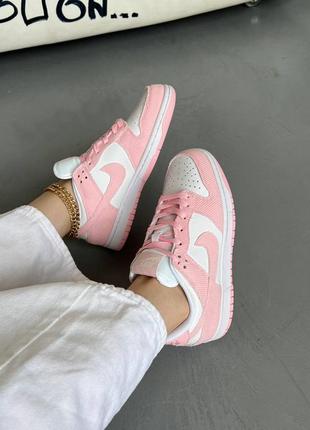 Замечательные женские кроссовки nike sb dunk low pink corduroy розовые2 фото