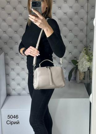 Жіноча стильна та якісна сумка з еко шкіри на 2 відділи  сіро-бежева2 фото