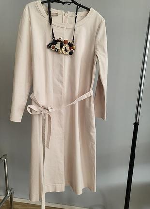 Светлое молочное платье stefanel