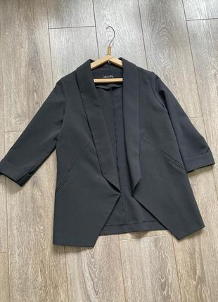 S/m новый черный легкий костюмный жакет пиджак с асимметричным низом без застежки2 фото