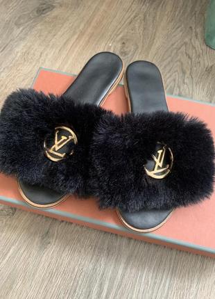 Черные шлепанцы с мехом yves Embross laurent