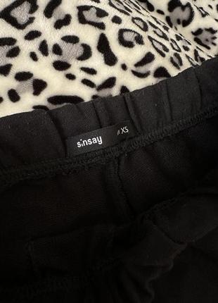 Базовые джоггеры, портящие брюки черного цвета sinsay размер хс, подойдут на хс/с,новые, двухсторонняя без утепления, очень приятные к телу3 фото