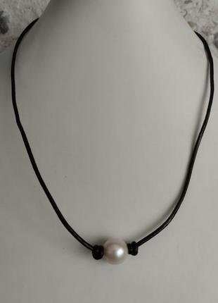 Колье чокер большая жемчужина натуральная пресноводная на кожаном шнурке