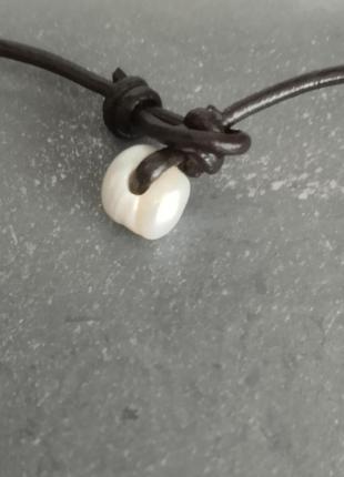 Колье чокер большая жемчужина натуральная пресноводная на кожаном шнурке