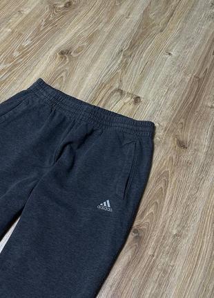 Спортивные штаны от фирмы adidas3 фото
