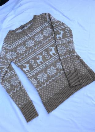 Класний светр з візерунком