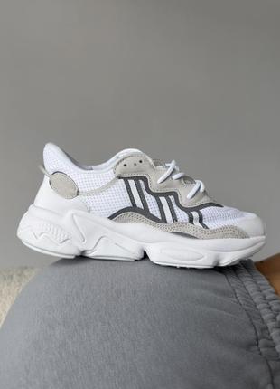 Трендові жіночі та чоловічі кросівки adidas ozweego white beige білі