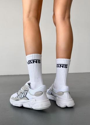 Трендові жіночі та чоловічі кросівки adidas ozweego white beige білі8 фото