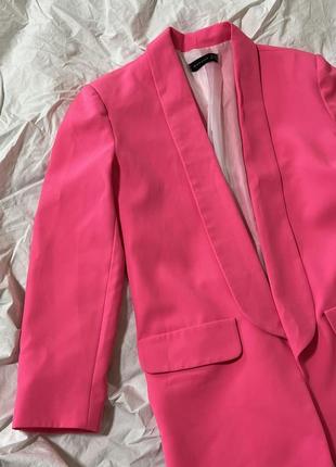 Піджак в розовому кольорі
