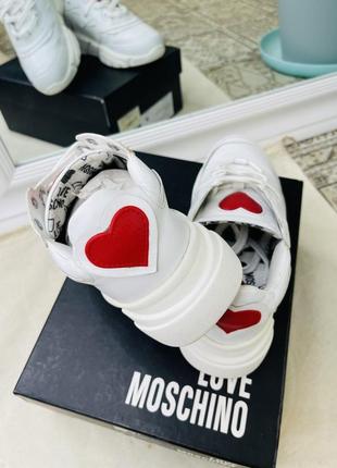 Love moschino білі шкіряні кросівки8 фото