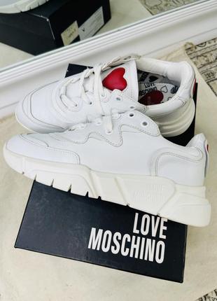 Love moschino білі шкіряні кросівки10 фото