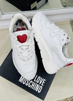 Love moschino білі шкіряні кросівки7 фото