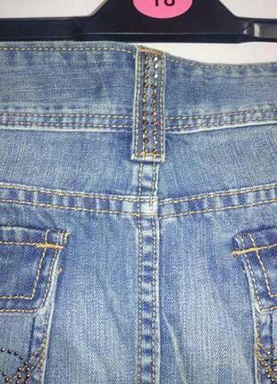 Джинсовая юбка с необработанными краями и стразами 16/50-52 размера4 фото