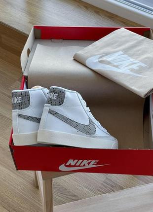 Женские кроссовки nike blazer mid 77 snake скидка sale &lt;unk&gt; smb5 фото