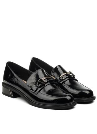 Туфли-лоферы женские черные лакированные кожаные 2353т
