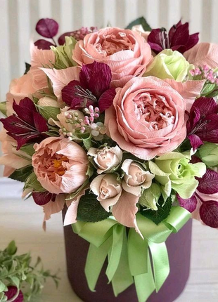 Подарункові кошики квітів, букети з цукерок