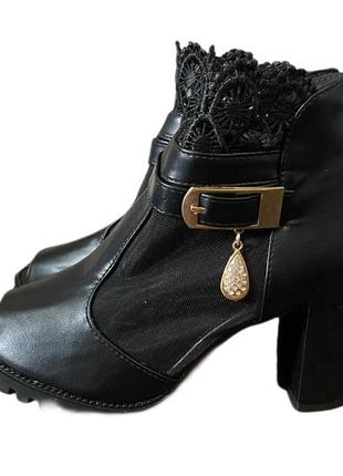 Женские босоножки черные 35 размер