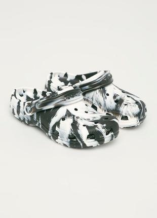 Клоги crocs classic marbled clog !