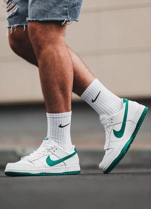 Nike sb white green nosie
чоловічі брендові кросівки білі з зеленим демі весна осінь мужские кроссовки демисезонные белые с зеленым