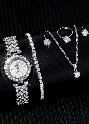 Гарний жіночий набір із наручних годинників і біжутерії