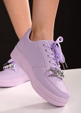 Жіночі кросівки