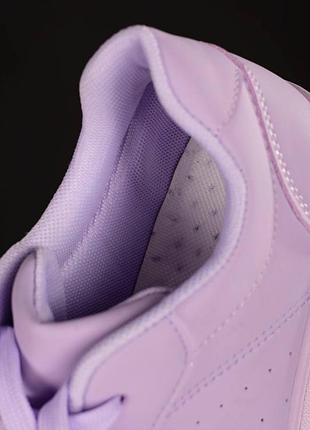 Жіночі кросівки