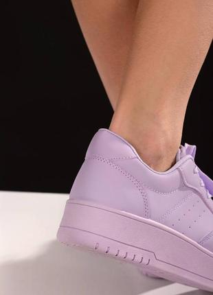 Жіночі кросівки