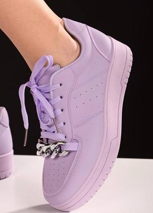 Жіночі кросівки