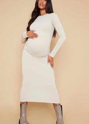 Бежевое платье-миди в рубчик для беременных с длинным рукавом plt