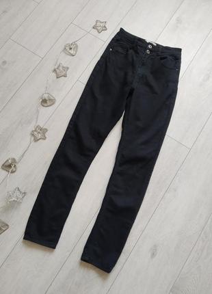 Базові брендові джинси чорного кольору new look