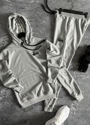 Весняний спортивний костюм stussy