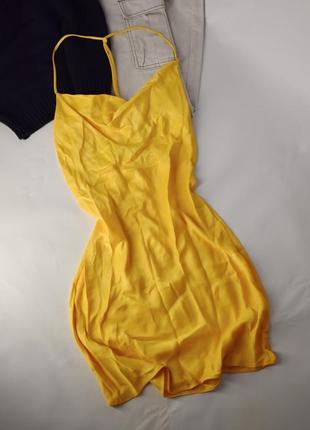 Неймовірна відверта жовто-гаряча легка літня сукня4 фото
