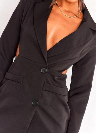 Черное мини платье блейзер с вырезом на спине plt4 фото
