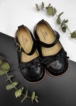 Черные праздничные туфли для девочки 27, 28, 30 размер1 фото