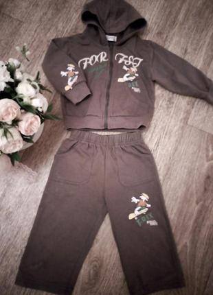 Класний спортивний костюм для хлопчика