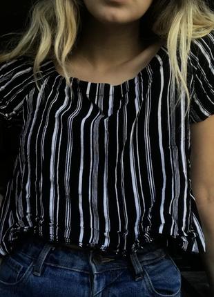 Футболка с открытыми плечами