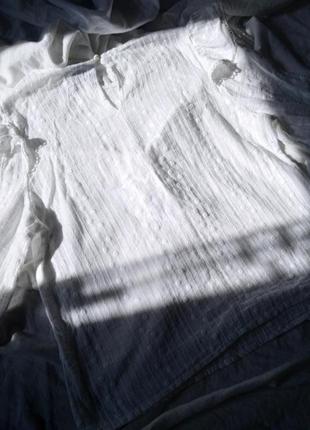 Жіночий топ білий з вишивкою з оборками і люверсами4 фото