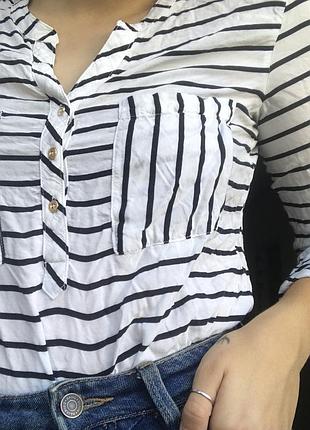 Белая полосатая рубашка