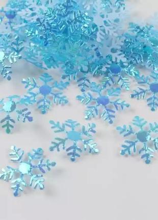 Новий рік сніжинки блакитні в наборі близько 300штук розмір однієї сніжинки 2см