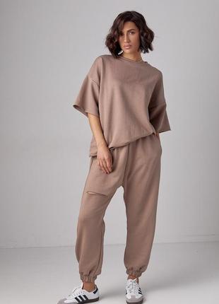 🔹спортивный костюм из трикотажа с прорезью на джоггерах