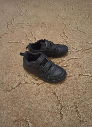 Кроссовки черные