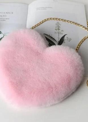 Женская меховая сумка в форме сердца 25х20 см  светло-розовая