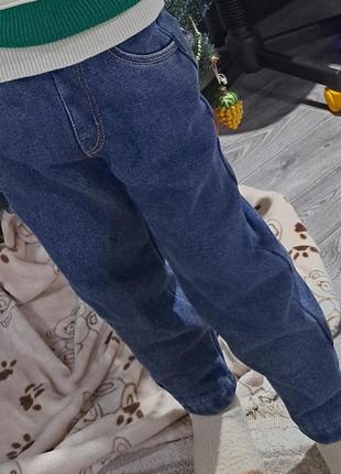 Утеплённые джинсы,на рост 110-116,одели один раз но не подошли в поясе,очень качественные и немного тянуться,замеры скину по запросу7 фото