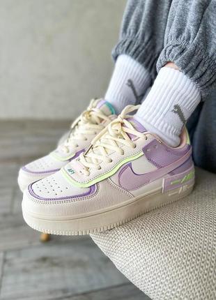 Прекрасные женские кроссовки nike air force 1 shadow grape бежевые с сиреневым