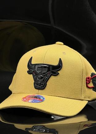 Оригінальна бежева бейсболка mitchell & ness chicago bulls кепка